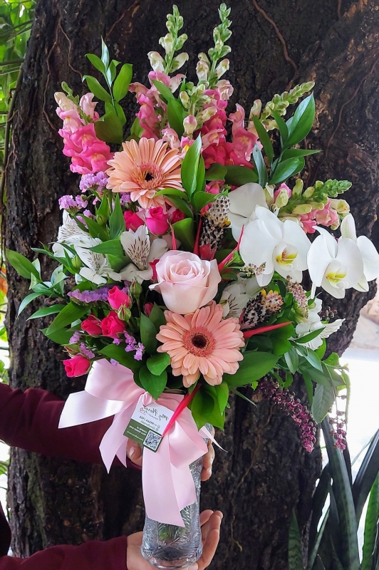 Arranjo de flores no vidro